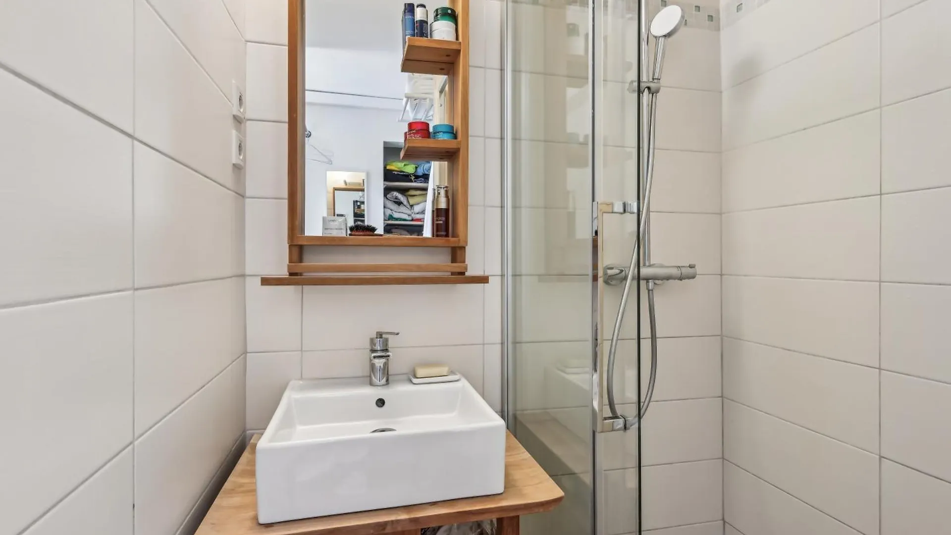 Atypique Appartement Avec Vue Sur La Tour Eiffel By Weekome Paris France